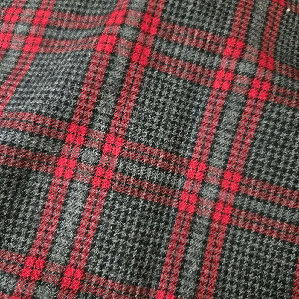 BUGATTI Scarf Unisex Red Gray Plaid Soft 100% Merino Wool Knit Fringe 50x13 EUC